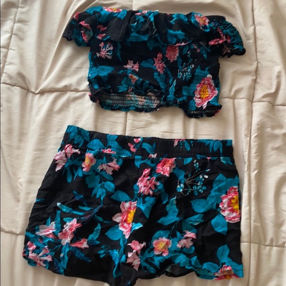 Two piece set - Picture 2 of 2